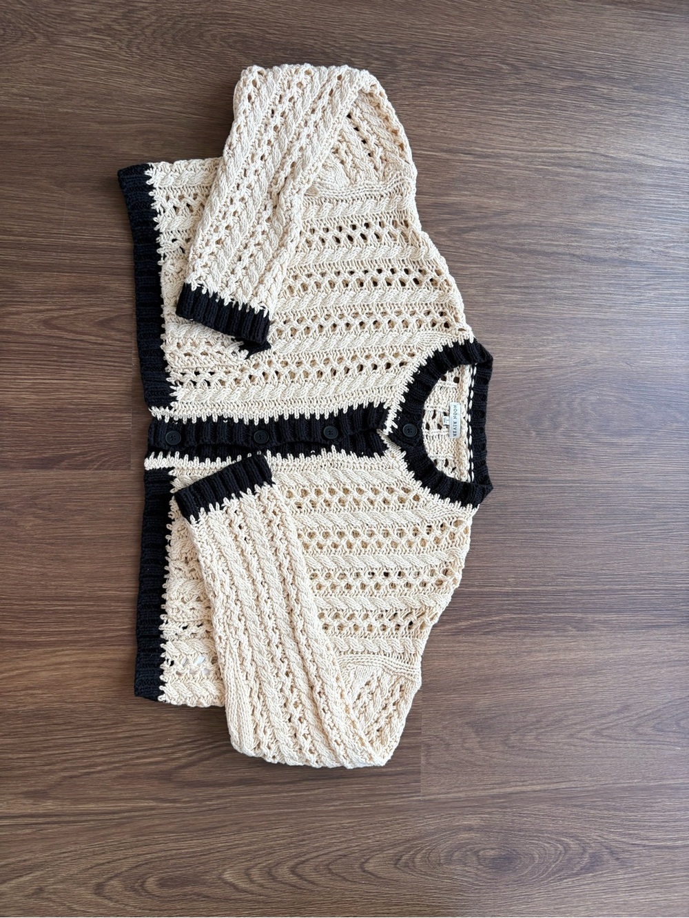 NWOT Moon River Cream Crochet Cardigan with Black Trim and Buttons Size Large - Picture 6 of 7